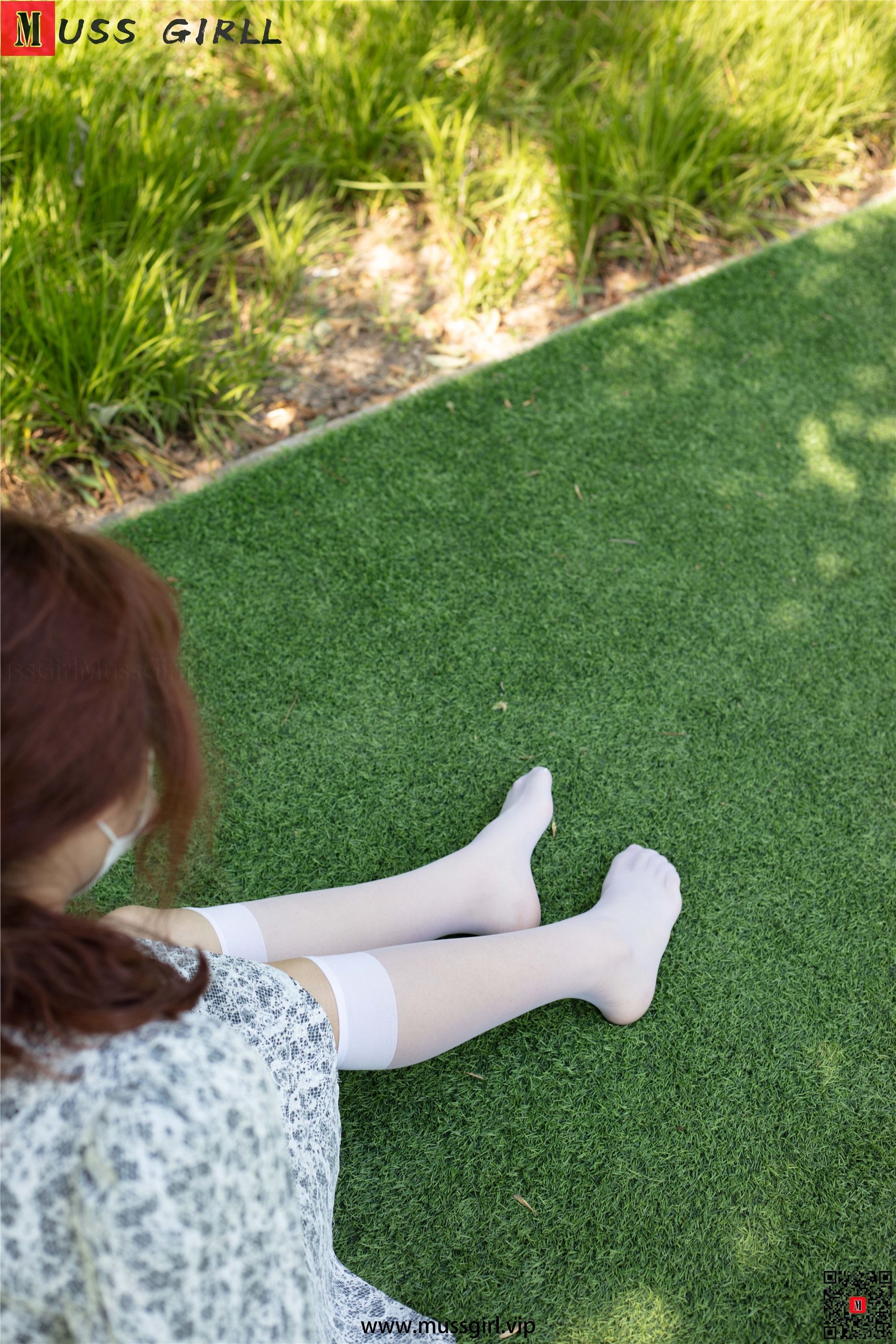 MussGirl慕丝女郎  NO.209 公园碎花裙过膝白丝